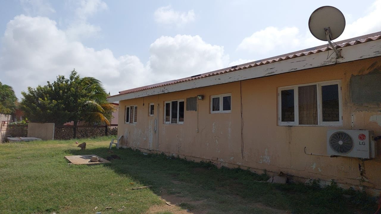 Fixer upper house in Boegoeroei 36 – Noord